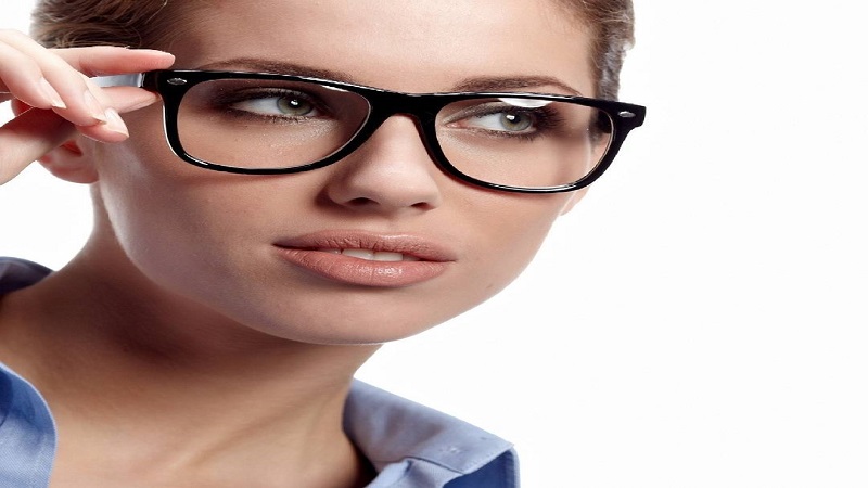 جراح بینی اصفهان چه مدت پس از عمل جراحی بینی می‌توان عینک استفاده کرد؟