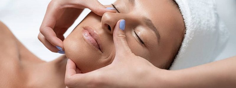 Nasal massage is a solution to quickly reduce swelling of the nose